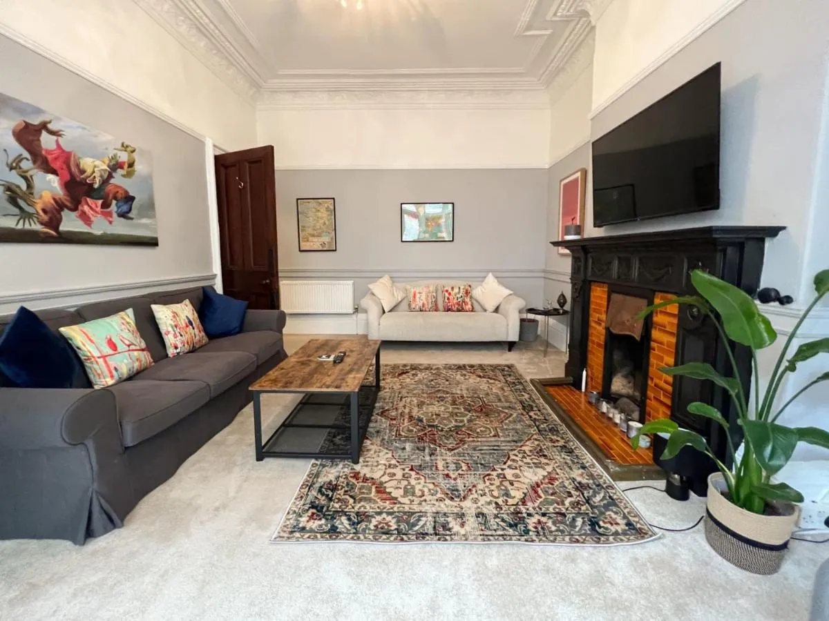 Image 2 of Cozy Retreat Glasgow West End