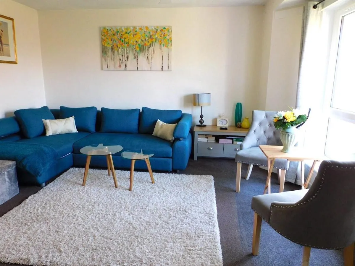 Image 2 of Fab Location 1 bed Apt overlooking Glasgow Green