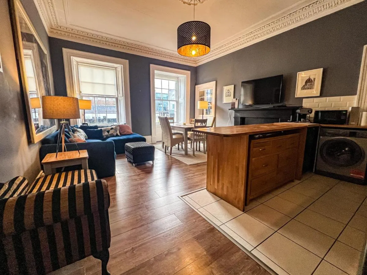 Image 2 of Garnethill Charm 3 Bed Flat Central Glasgow