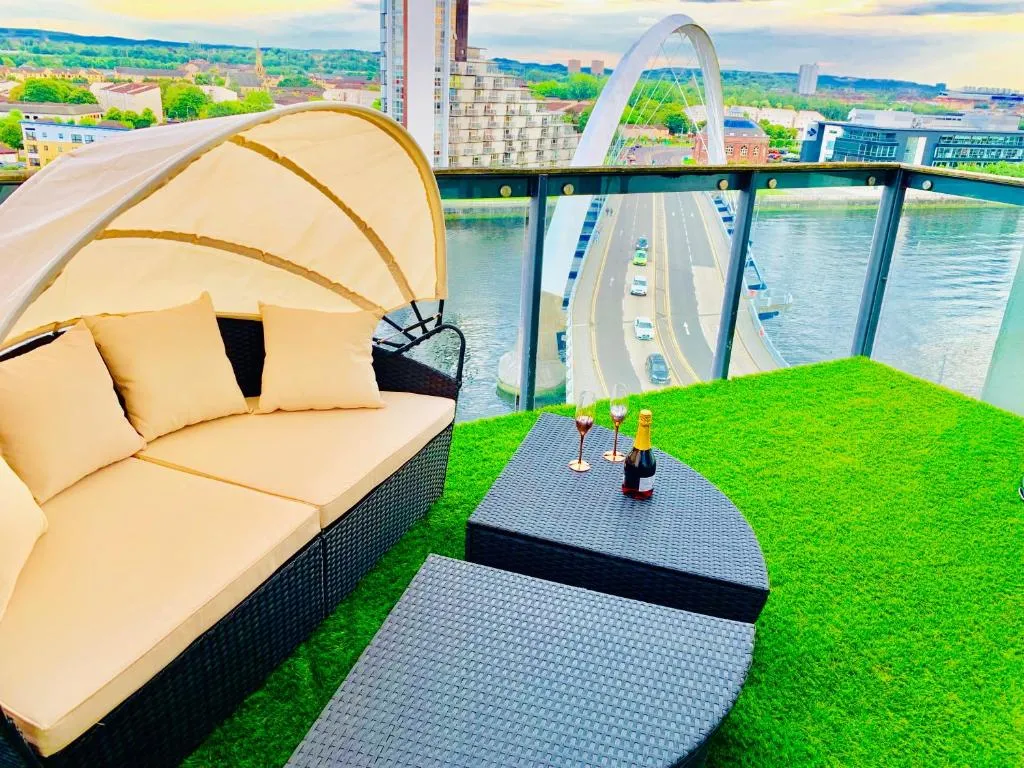 Image of Glasgow City Centre – The PENTHOUSE with RiverViews – (Duplex, 3 Bedrooms, 3 Bathrooms, 2 Living rooms/Kitchen, Private SKY Terrace, 2 Parkings, Top Floor, Huge – 2100 sq ft, SECC HYDRO)