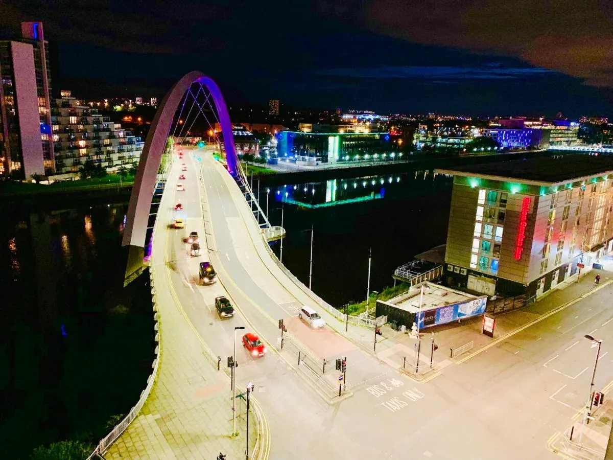 Image 2 of Glasgow City Centre – The PENTHOUSE with RiverViews – (Duplex, 3 Bedrooms, 3 Bathrooms, 2 Living rooms/Kitchen, Private SKY Terrace, 2 Parkings, Top Floor, Huge – 2100 sq ft, SECC HYDRO)