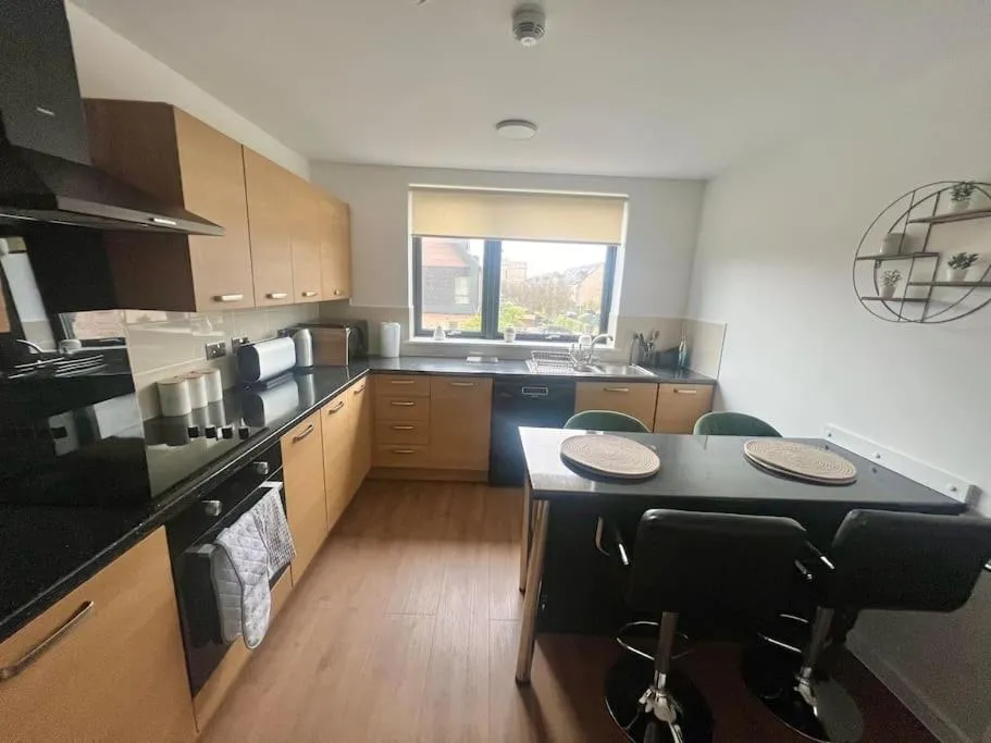 Image 4 of Glasgow Home – 5 Bedrooms 4 Bathrooms – Private Parking
