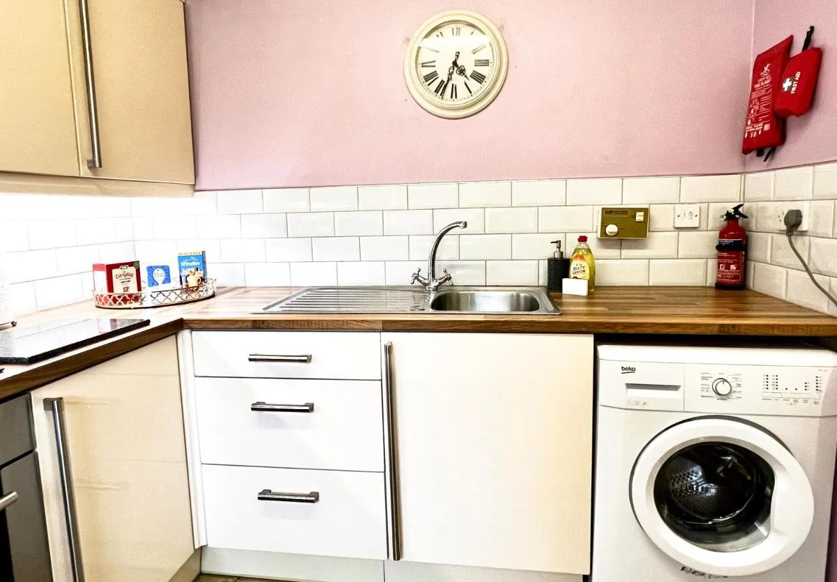 Image 6 of Ground Floor Flat with Free Parking & WiFi