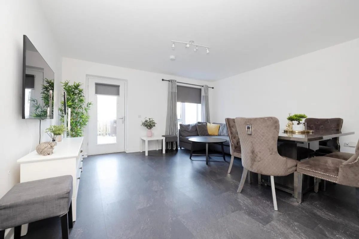 Image 6 of JOIVY Stylish House with Garden and Parking