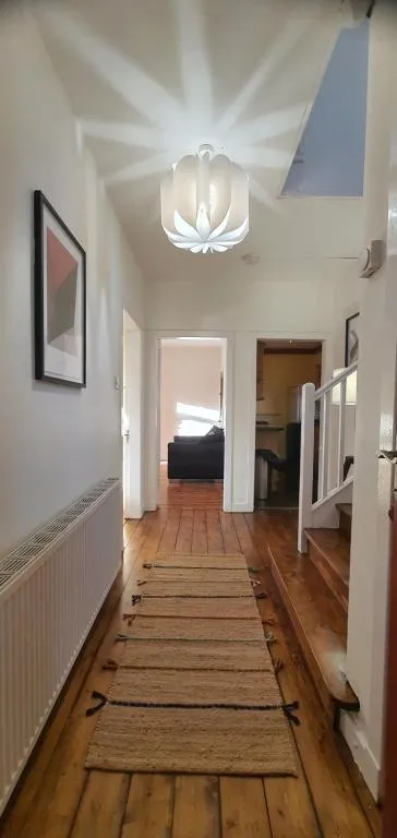 Image of Large 3 Bed Apartment Glasgow West End Free Parking & Electric Vehicle point