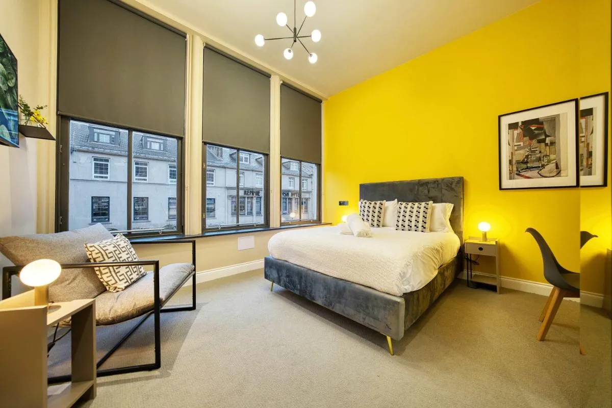 Image 5 of Large Central Station 2 Bed Apartment A2