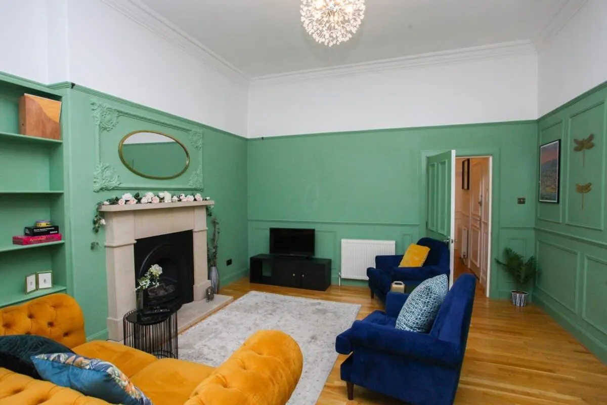 Image 3 of Lovely spacious 2 Bed Flat