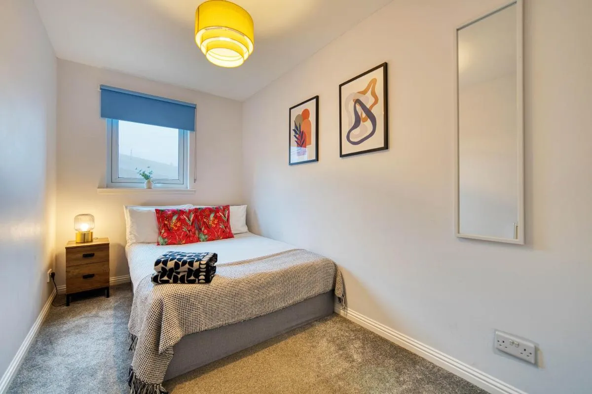 Image 3 of Modern 2 Bed Flat with Free Parking