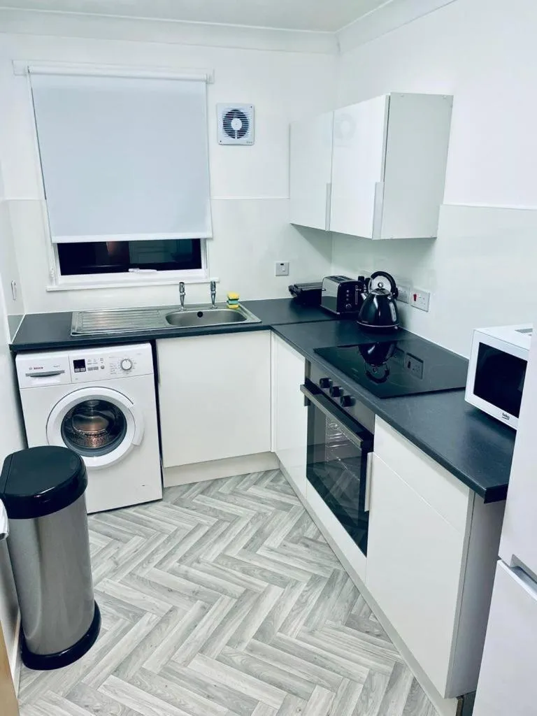 Image 3 of Modern 2 Bedroom Apartment With Free Parking
