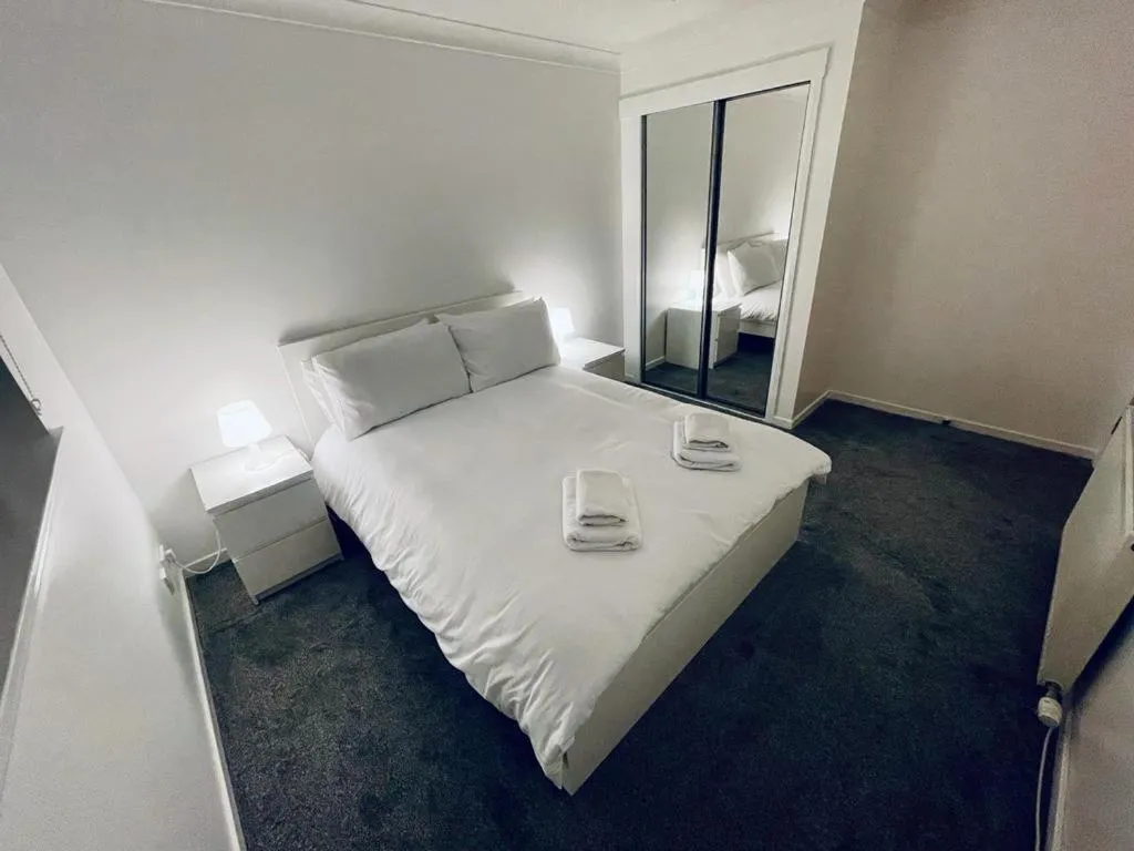 Image of Modern 2 Bedroom Apartment With Free Parking