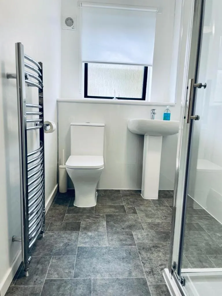 Image 4 of Modern 2 Bedroom Apartment With Free Parking