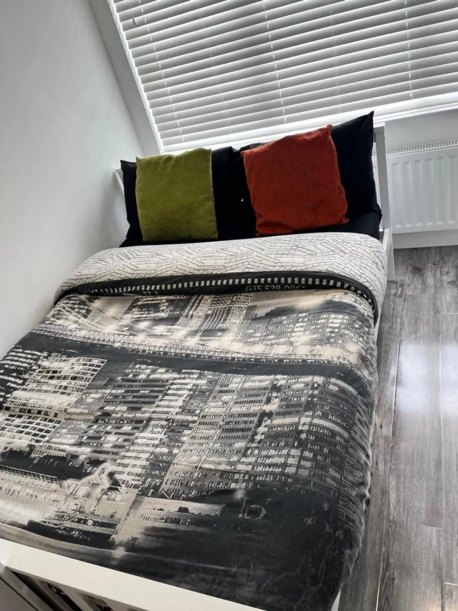 Image 2 of Modern Comfy One Bed Apartment – Free Parking