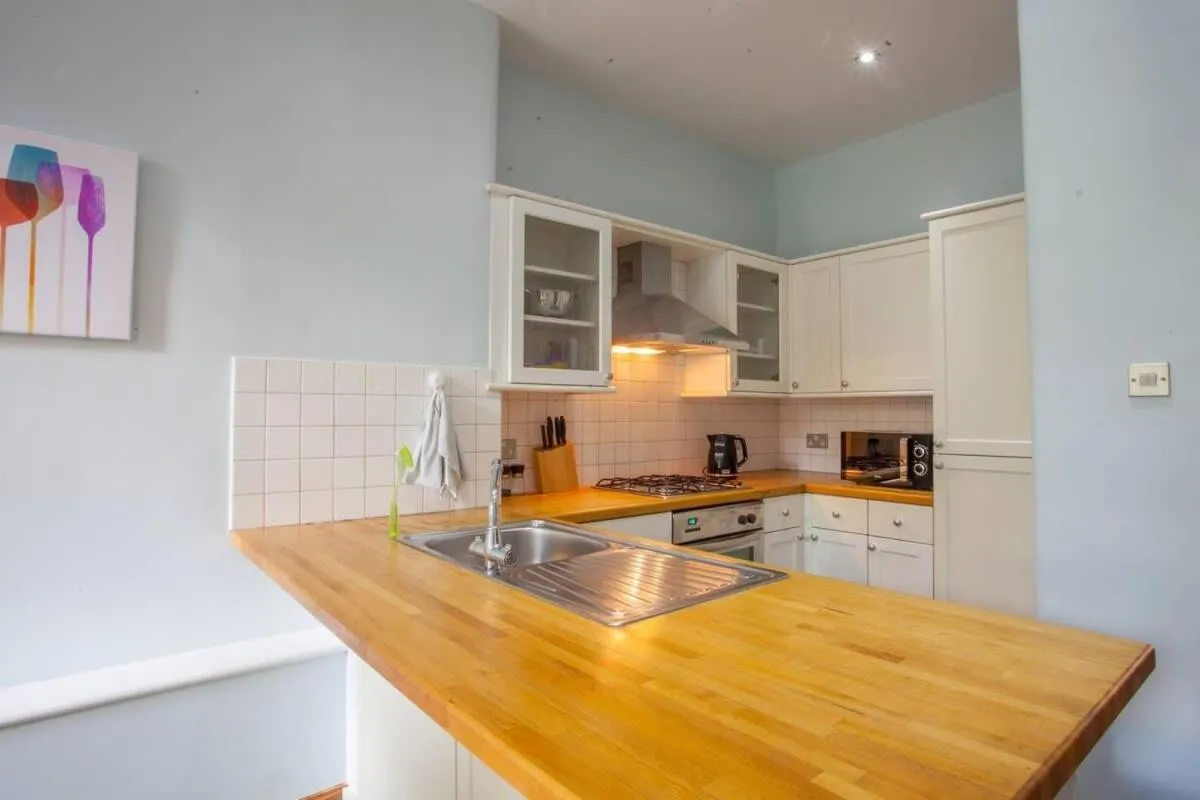 Image 5 of Modern, Light-filled and Sleek West End Apartment