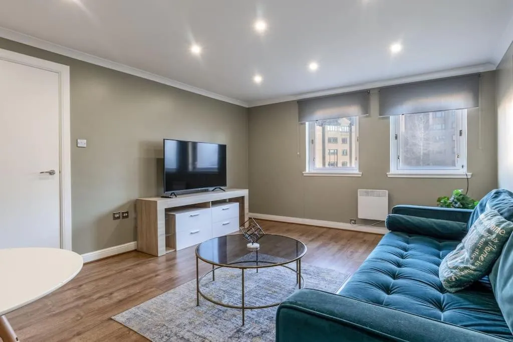 Image 6 of ** Modern Merchant City 1 BED Apartment with Free Parking **