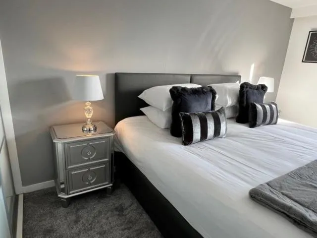 Image 2 of Modern & Spacious 2 bed Merchant City Apart-High St