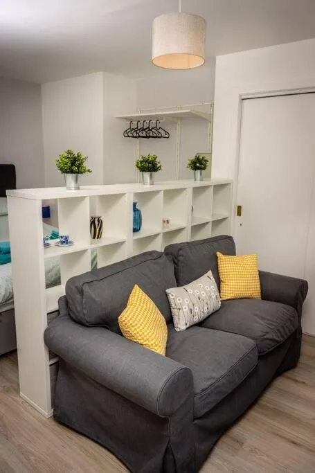 Image 3 of Modern bright studio apartment in south Glasgow
