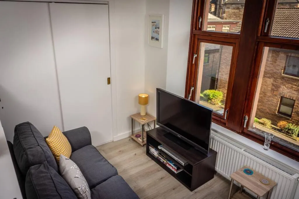 Image 1 of Modern bright studio apartment in south Glasgow