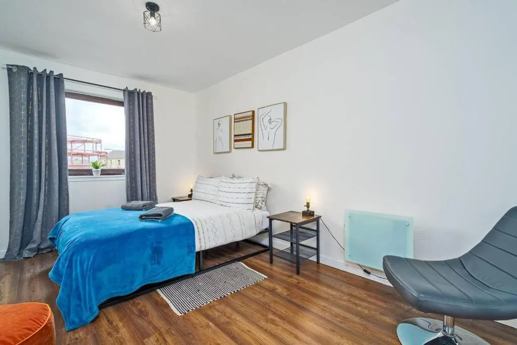 Image 4 of New Slick Finnieston Pad w/ Free Parking