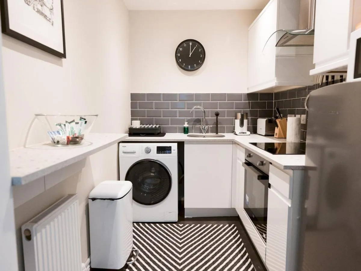 Image 3 of Pass the Keys PER7 FM Nice 1 Bed Ground Floor Flat near Cessnock Subway