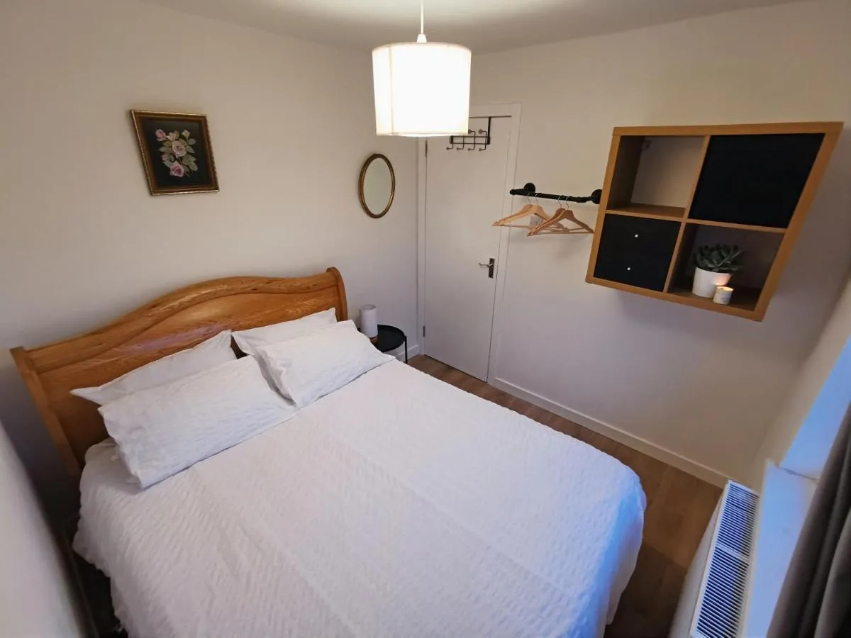 Image 4 of Peaceful house in the heart of Glasgow city, close to Queen Elizabeth Hospital and Govan subway, Free Private Parking