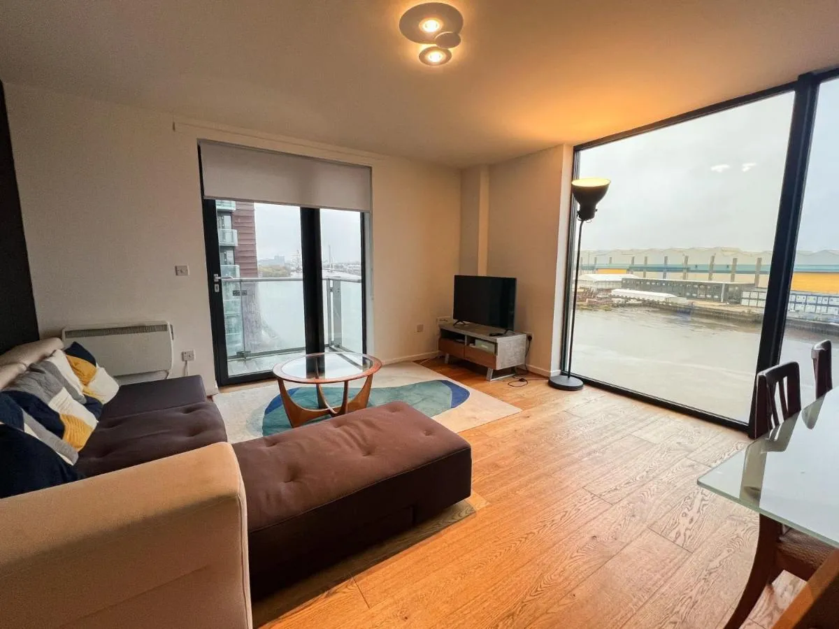 Image 1 of Riverside Retreat with Spectacular Views Glasgow