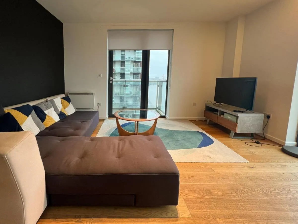 Image 2 of Riverside Retreat with Spectacular Views Glasgow