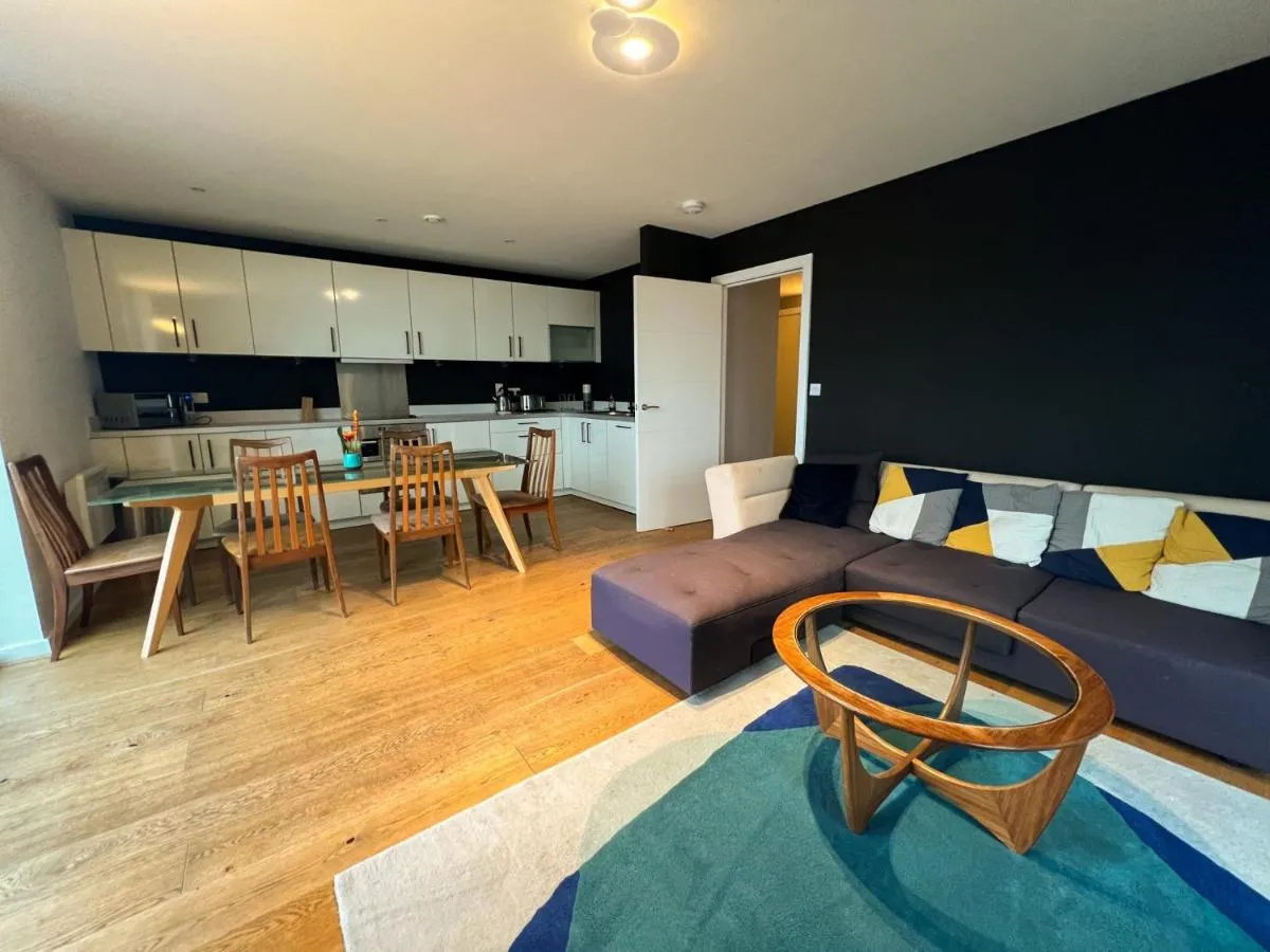 Image 4 of Riverside Retreat with Spectacular Views Glasgow