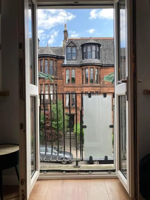 Image 4 of Rustic Top Floor West End Pad With Balcony, Parking next to Byers Road, Aston Lane, Glasgow Uni