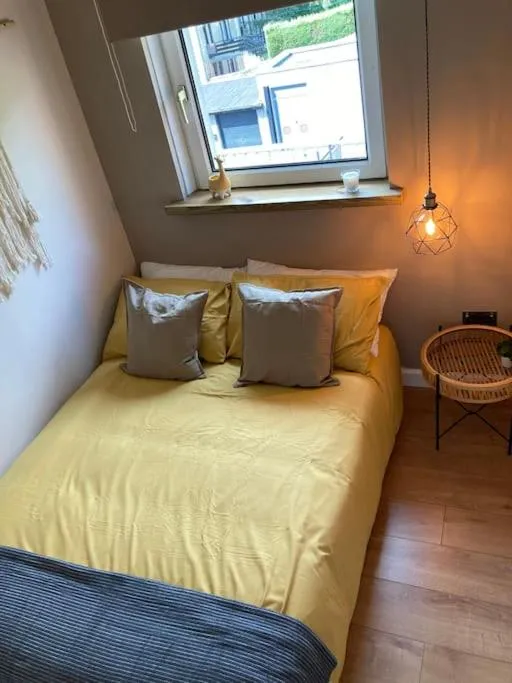 Image 6 of Rustic Top Floor West End Pad With Balcony, Parking next to Byers Road, Aston Lane, Glasgow Uni
