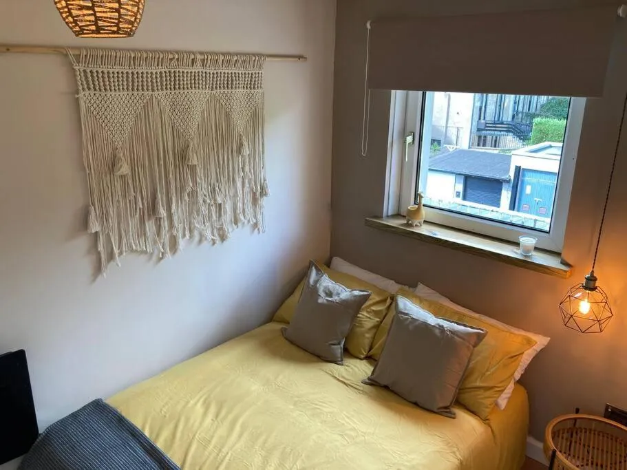 Image 1 of Rustic Top Floor West End Pad With Balcony, Parking next to Byers Road, Aston Lane, Glasgow Uni