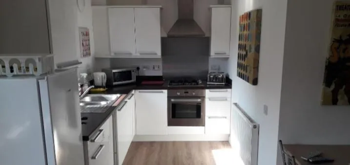 Image 6 of Spacious Modern Apartment