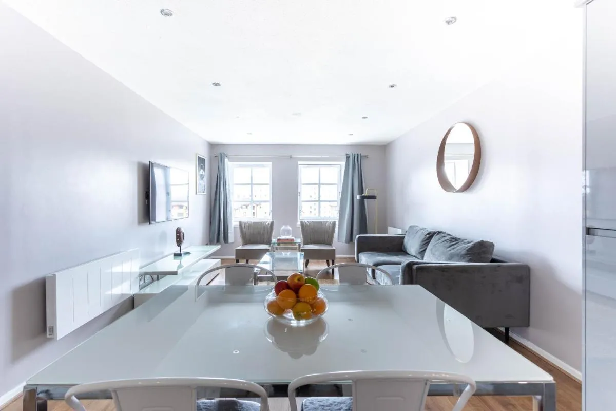 Image 2 of Stunning 2 Bed Merchant City Apartment with Residents Parking (Bell 2)