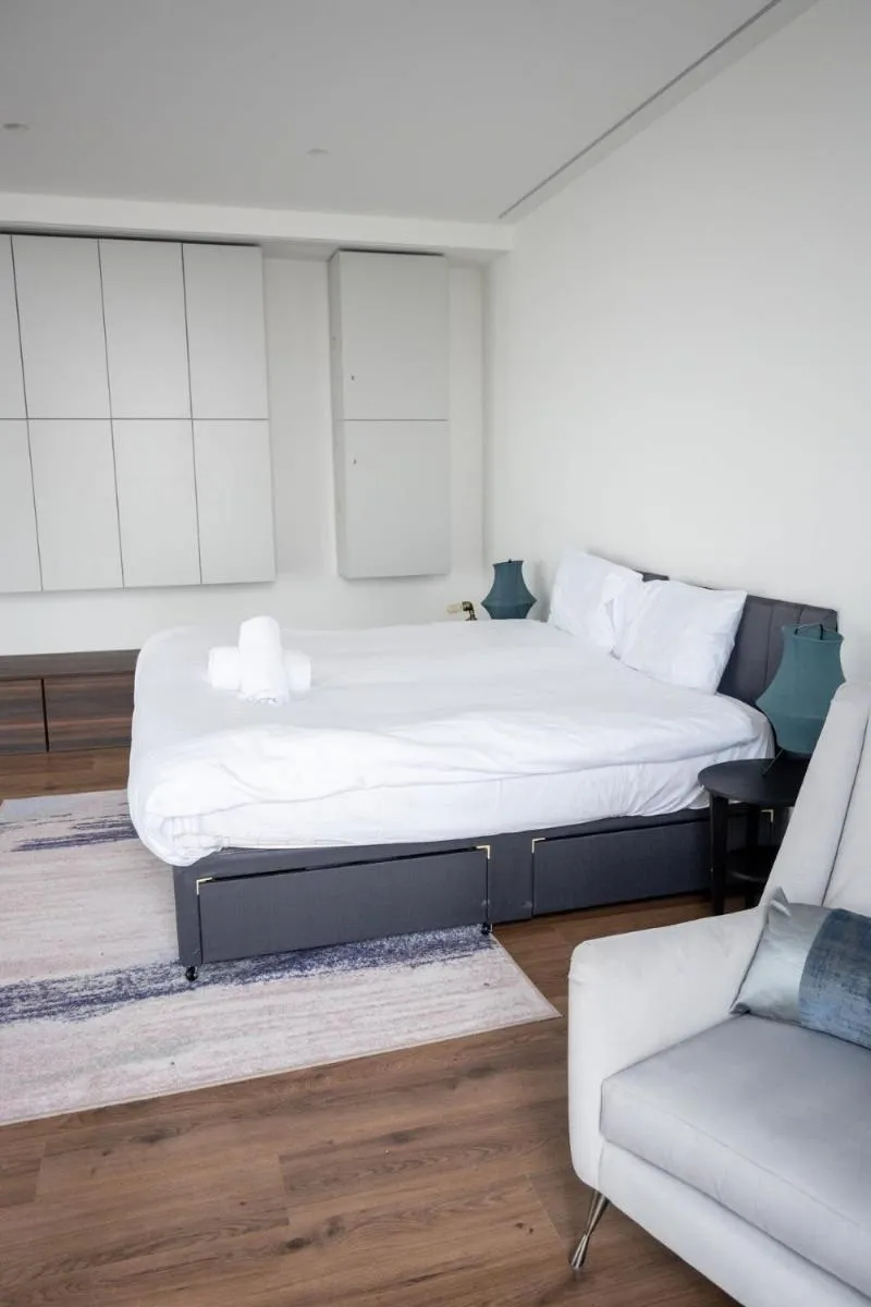 Image 4 of Stunning 3 Bed Penthouse in West End