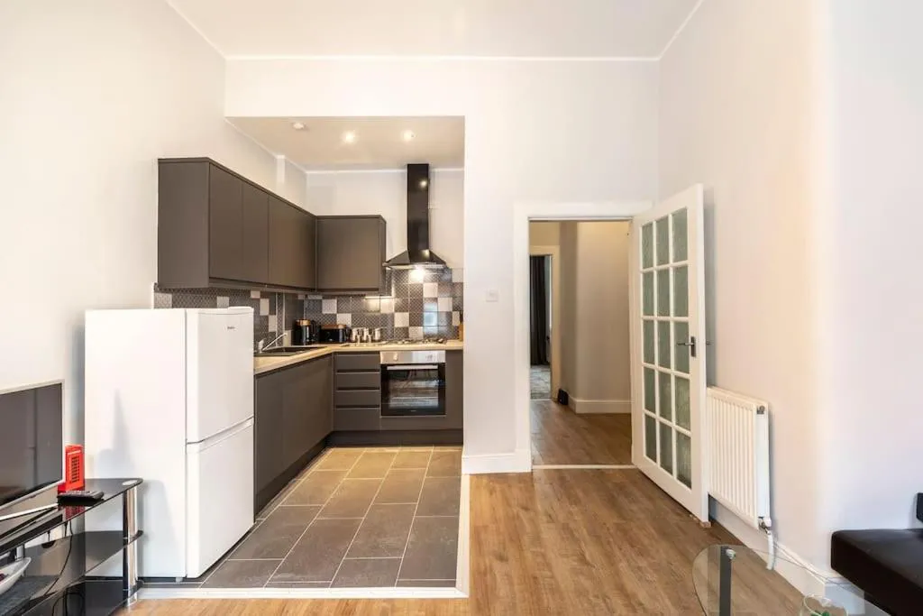Image 2 of Stunning Ground Floor flat in Southside.
