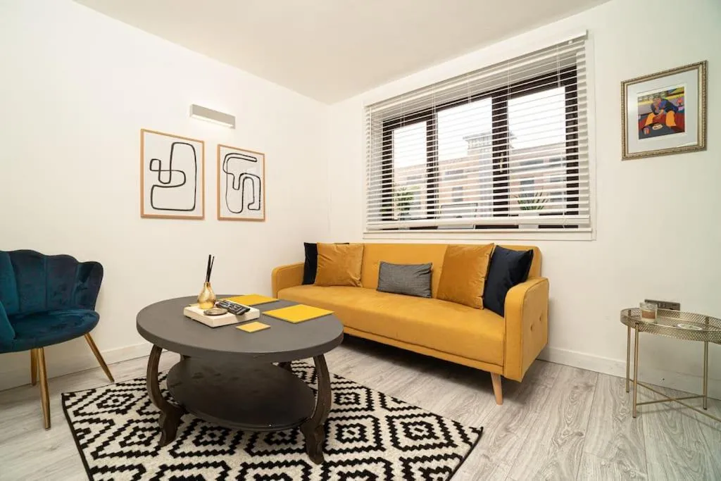 Image of Stylish City Pad with Free Private Parking