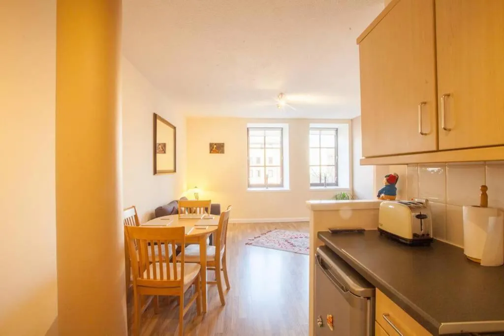 Image 4 of Stylish Merchant City Flat