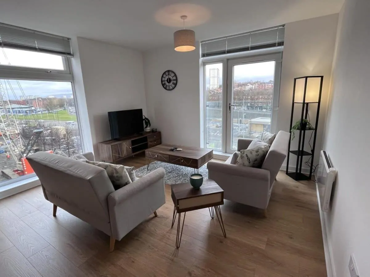 Image 2 of Stylish Newly Decorated 2 Bed