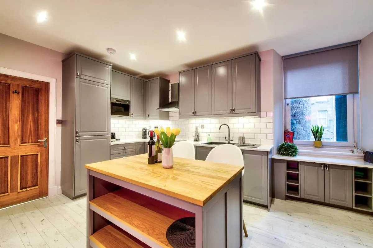Image 6 of Stylish & Spacious 3 Bedroom Apt in Finnieston, West End