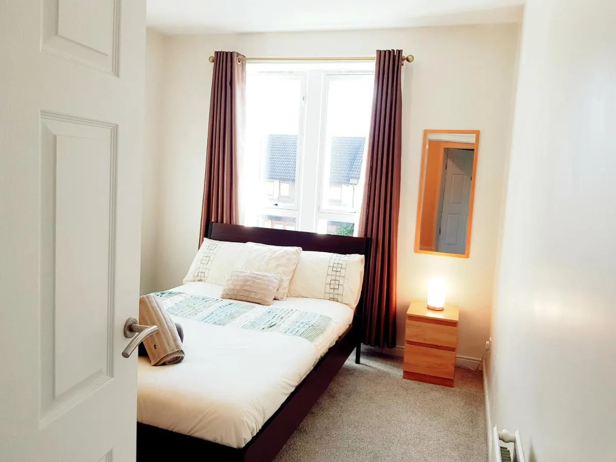 Image 2 of Three Bed Holiday Home in Glasgow