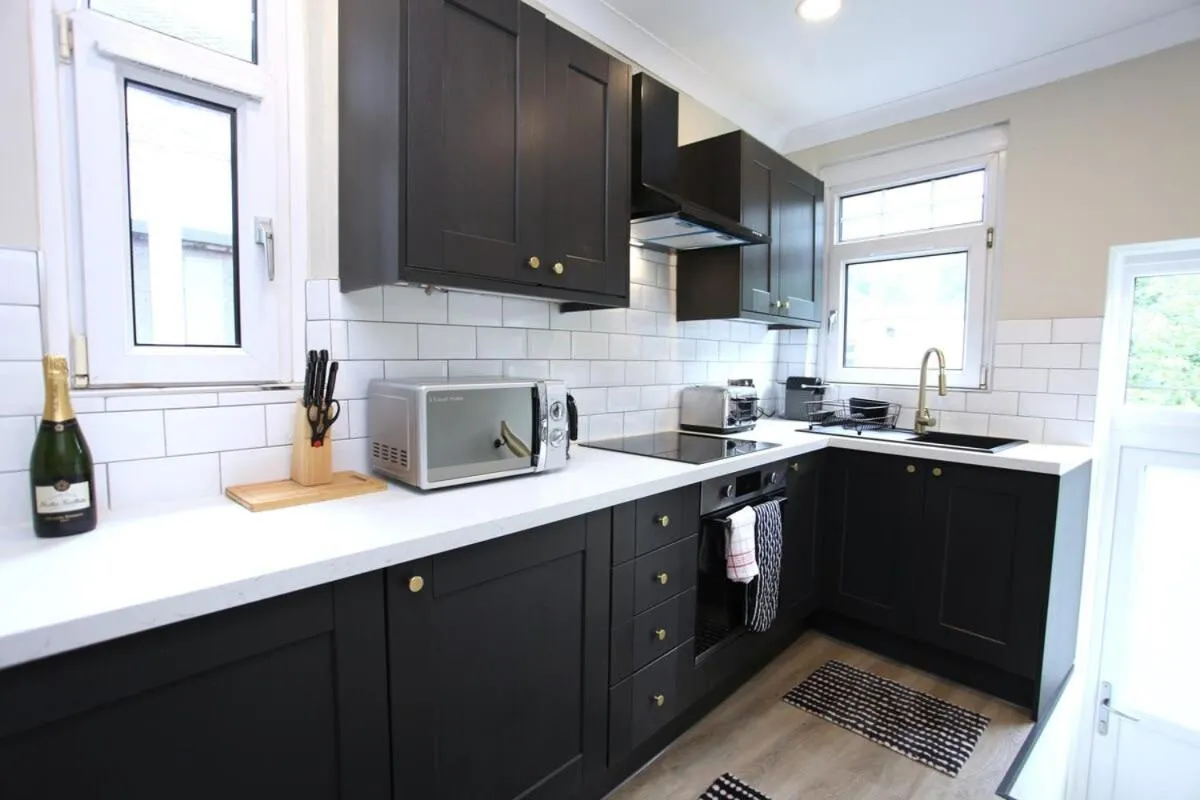 Image 5 of Three Bedroom Upper Flat in Jordanhill