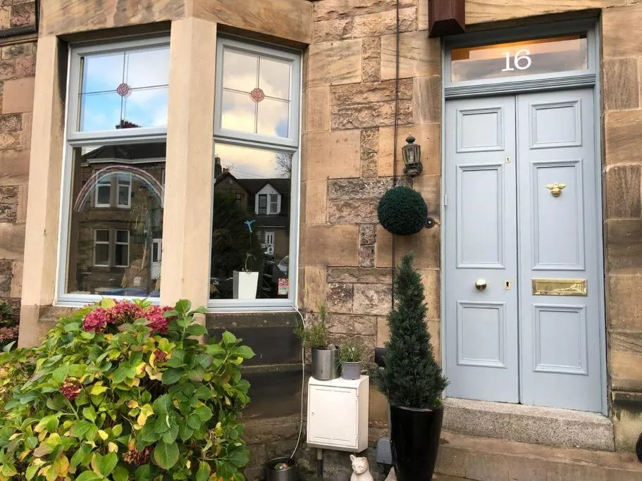 Image 1 of Traditional apt close to city centre & Hampden