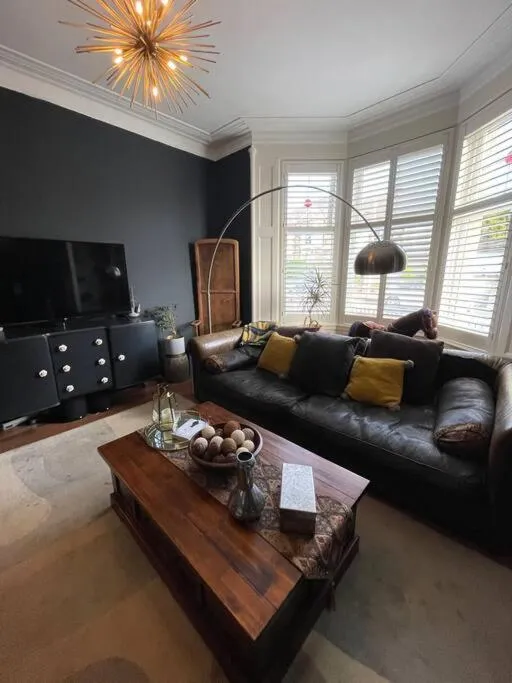 Image 5 of Traditional apt close to city centre & Hampden