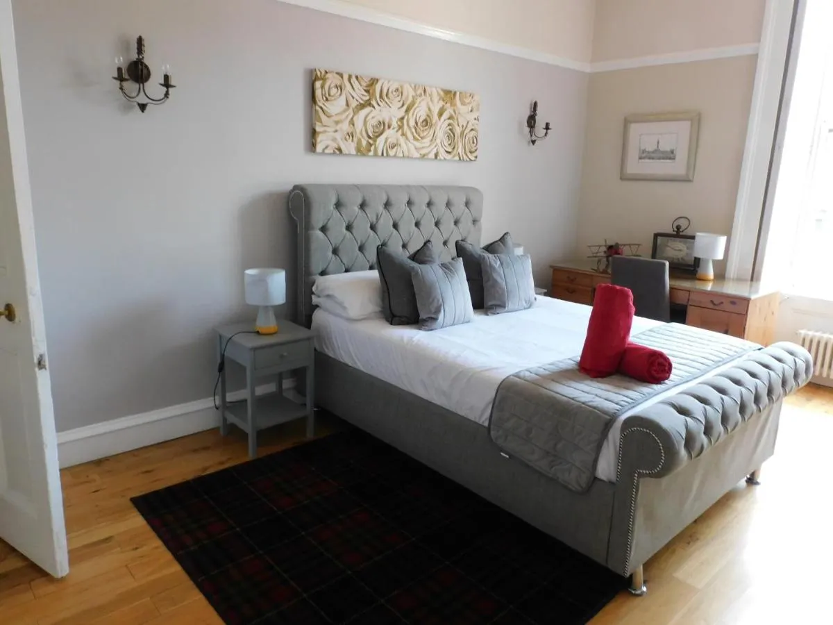 Image 4 of WEST END – Stunning, spacious, 3 bedroom, main door flat with private parking