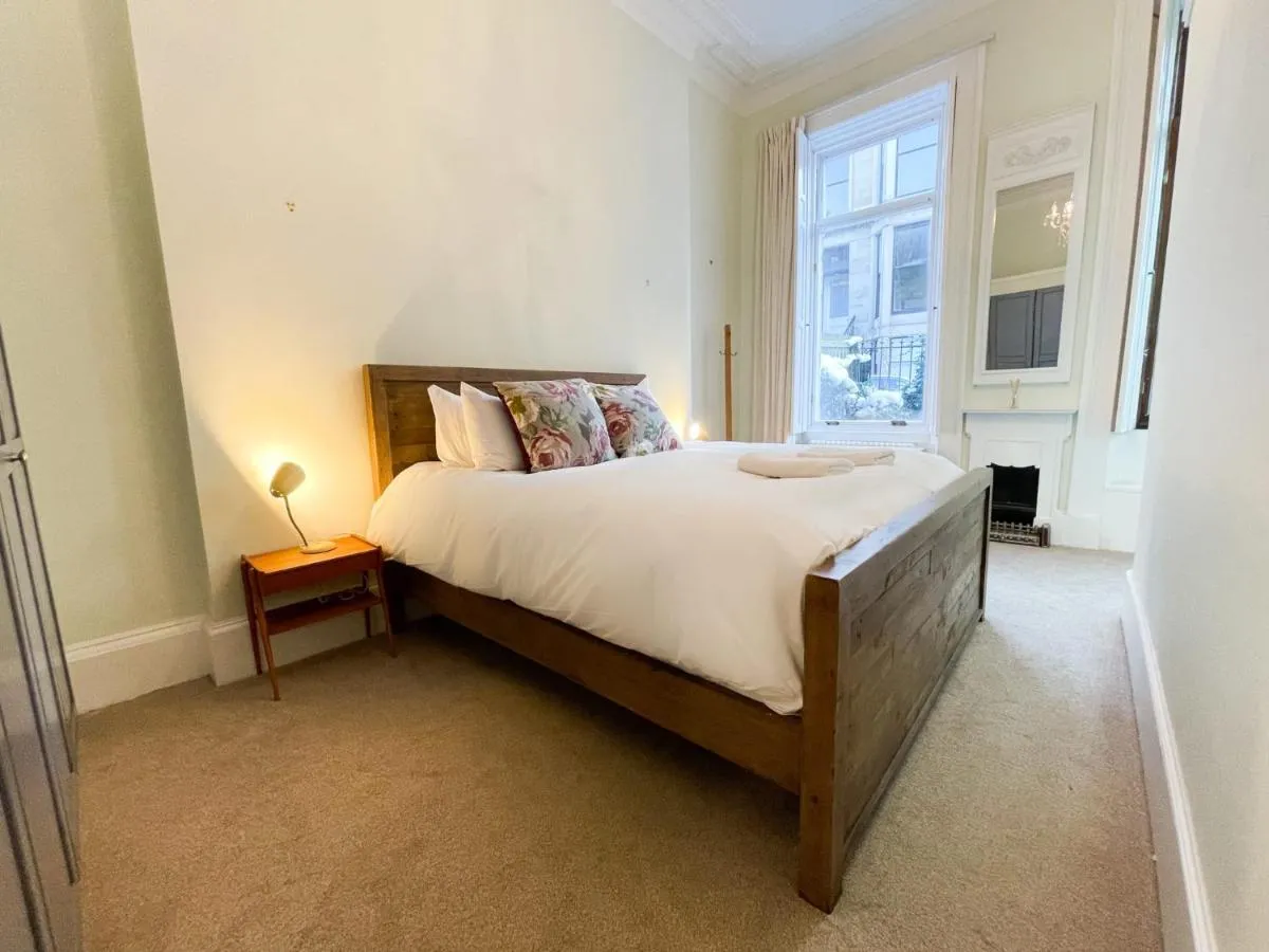 Image 1 of 1 Bed Character Filled Glasgow Apartment