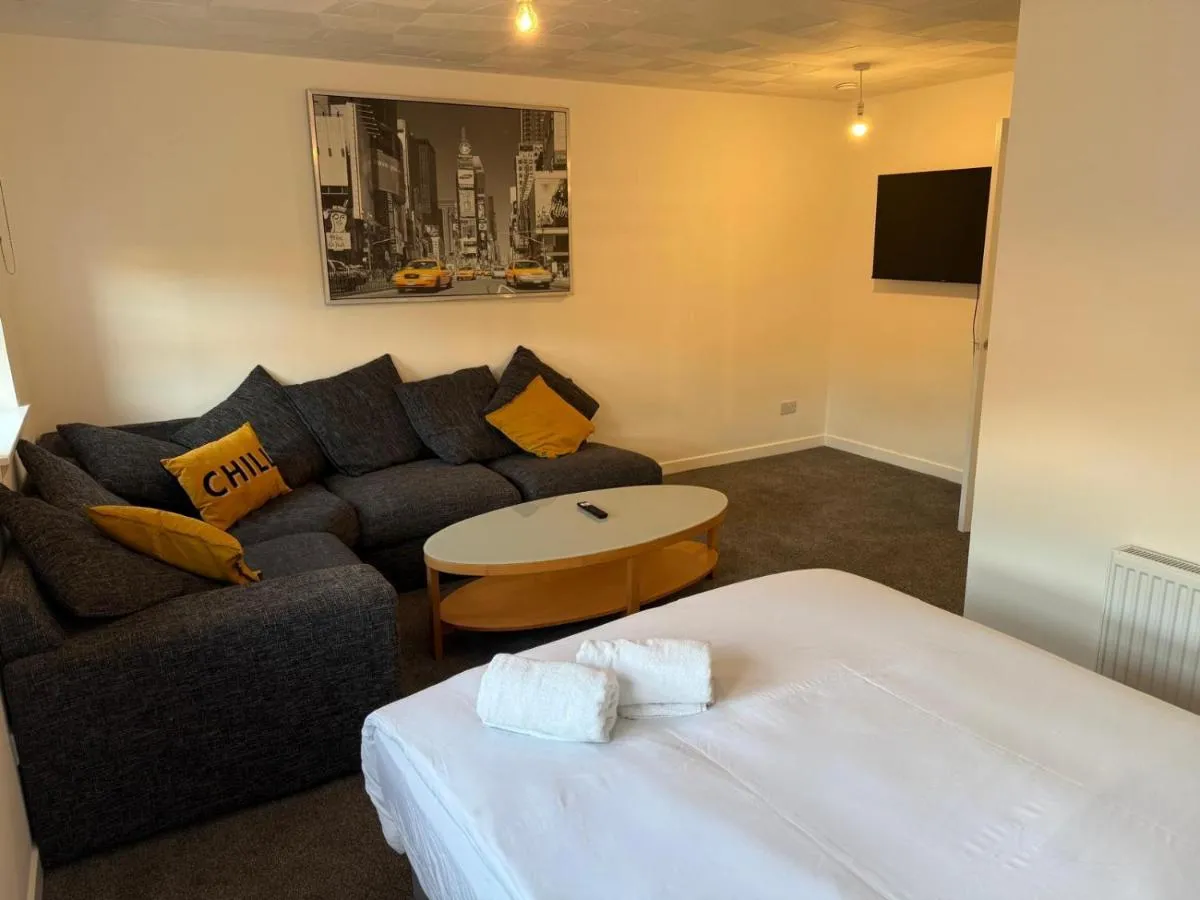 Image 1 of 2-Bed City Apartment by Glasgow Green
