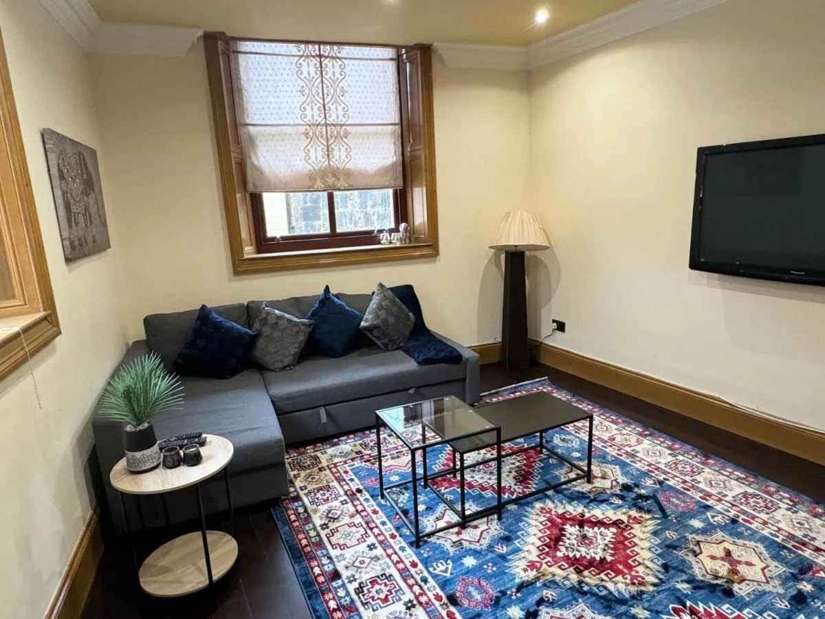 Image 4 of 2-Bed Cottage Sleeps 4 10 mins to Glasgow Centre