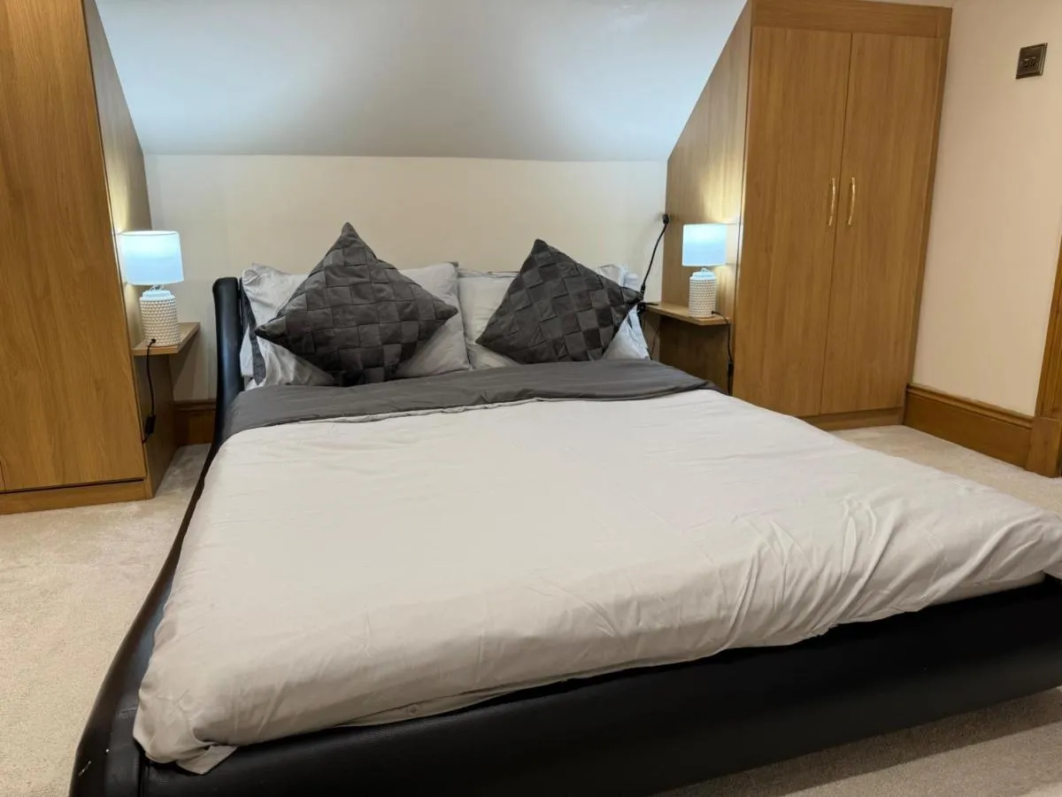 Image 1 of 2-Bed Cottage Sleeps 4 10 mins to Glasgow Centre