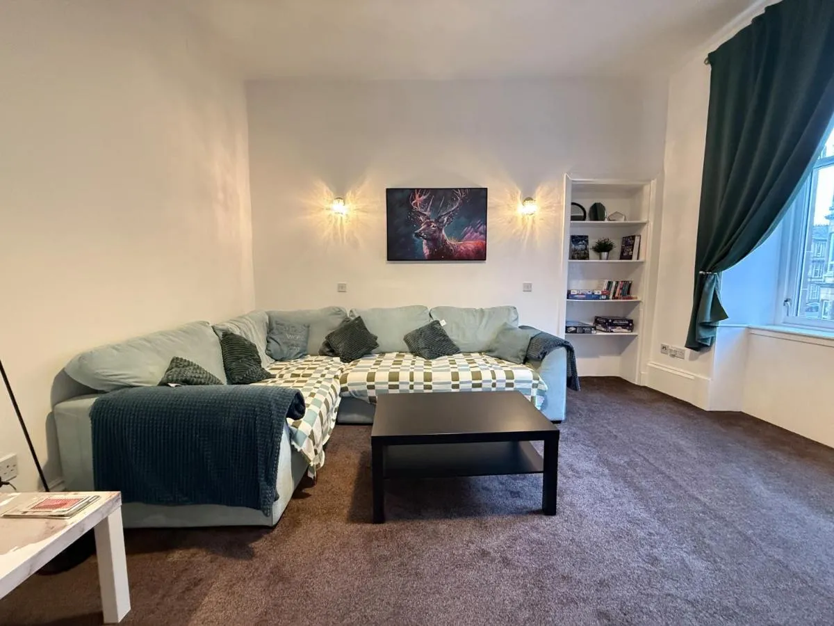 Image 4 of 2 Bed Flat – Street Parking
