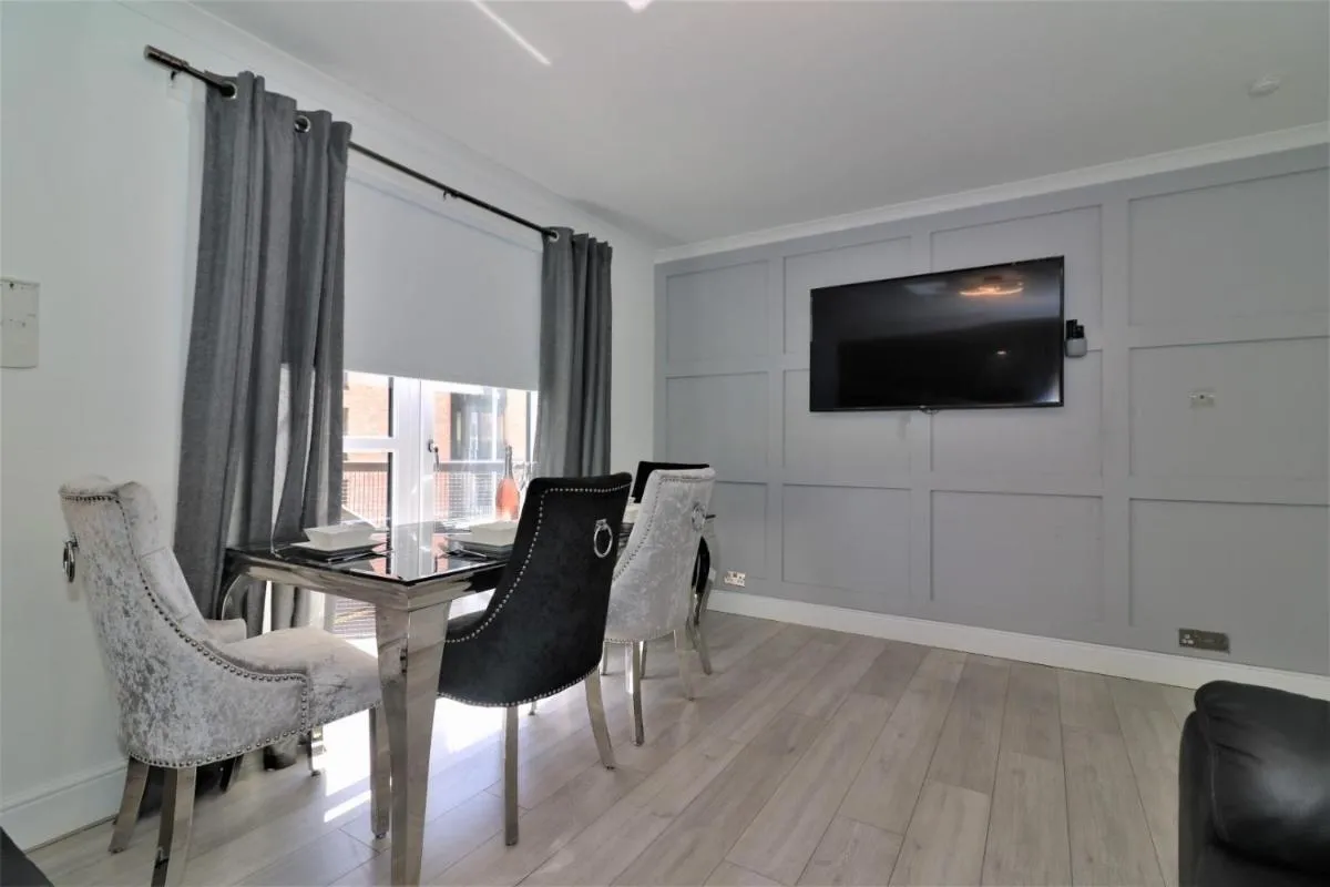 Image 4 of 2 Bedroom Apartment at SECC Hydro FREE PARKING