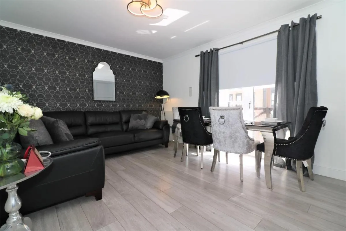 Image 3 of 2 Bedroom Apartment at SECC Hydro FREE PARKING